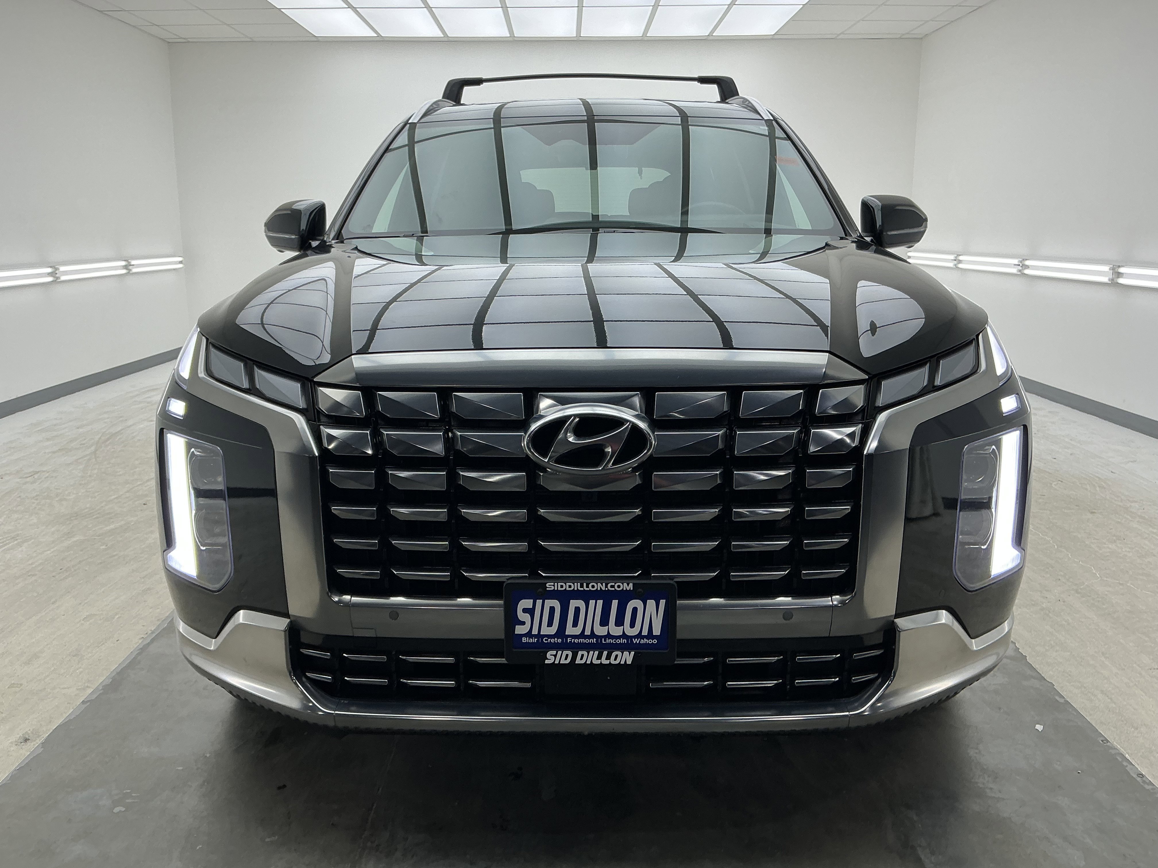 Used 2024 Robust Emerald Hyundai Calligraphy image 2