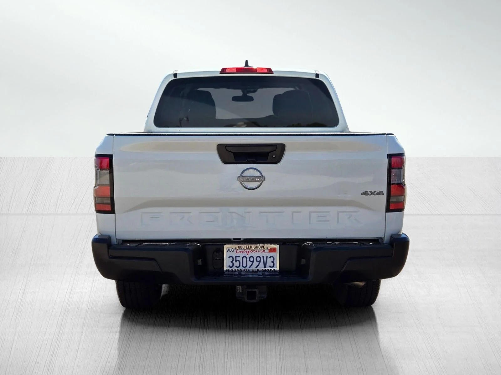 Used 2023 Glacier White Nissan S image 5