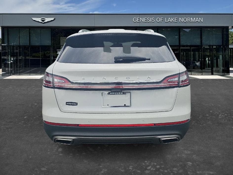 Used 2022 Pristine White Metallic Tri-Coat Lincoln Reserve image 8