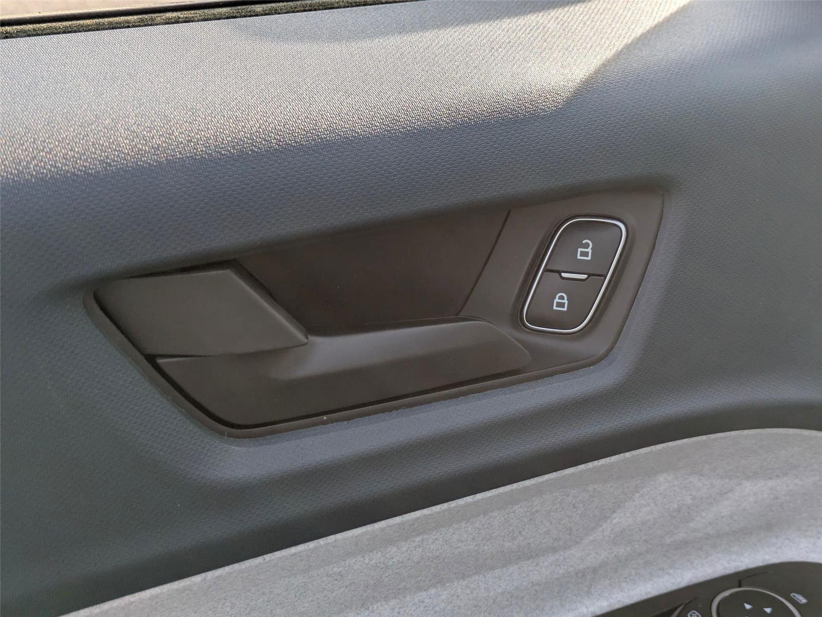 New 2026 Oxford White Ford XLT image 13