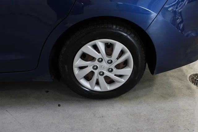 Used 2017 Blue Hyundai SE image 29