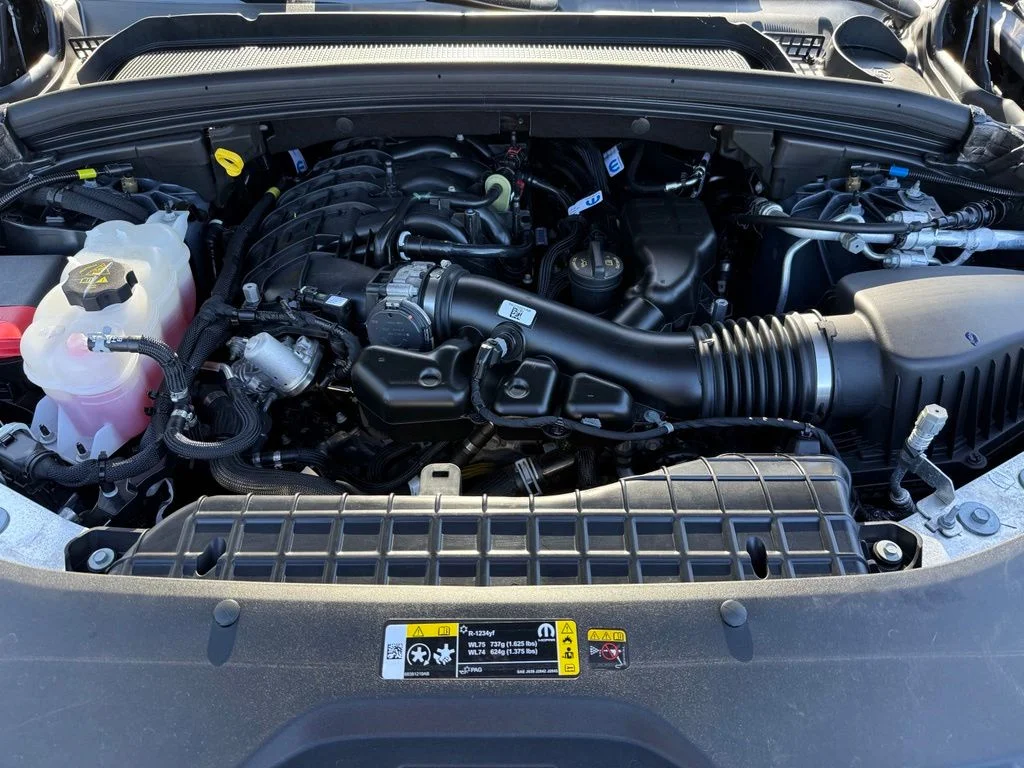 Used 2025 Gray Jeep Summit image 9
