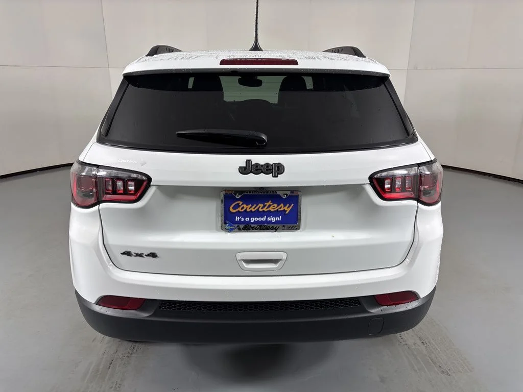 New 2026 White Jeep Latitude image 7