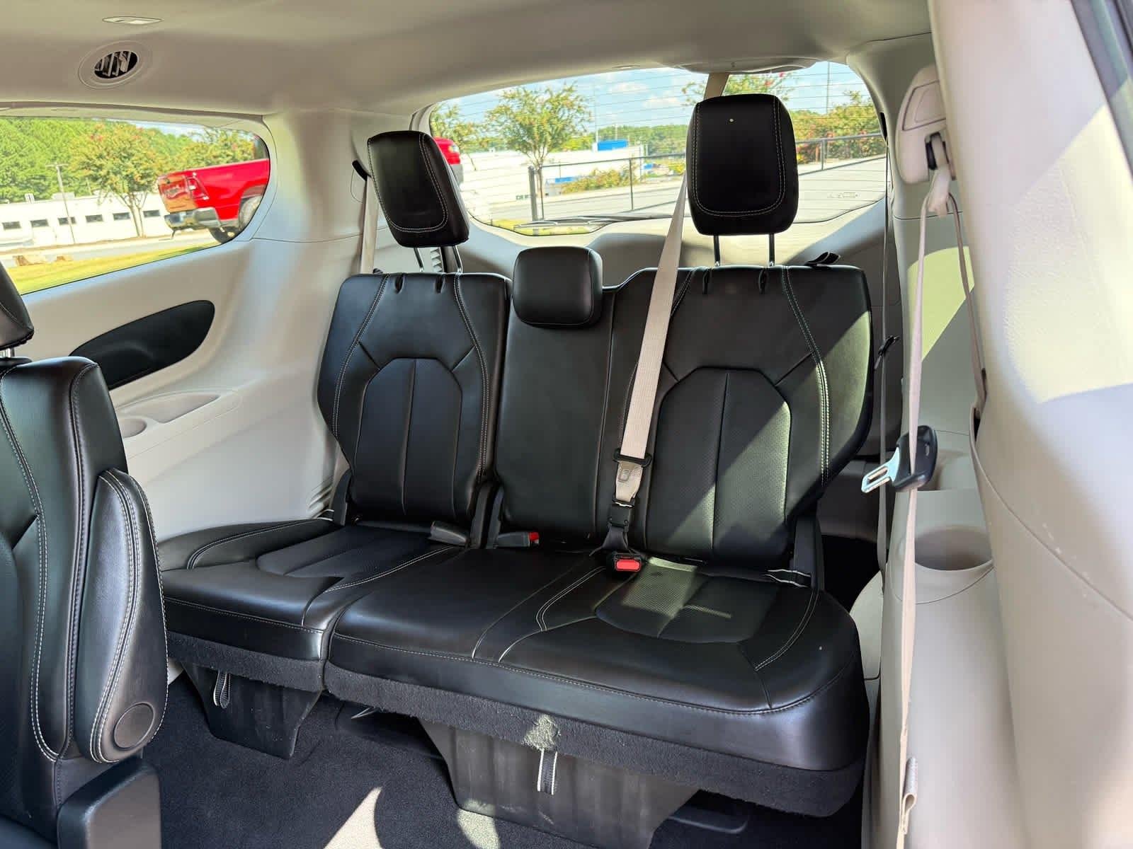 Used 2024 Silver Mist Clearcoat Chrysler Touring L image 27
