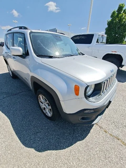 Used 2017 Silver Jeep Latitude image 26