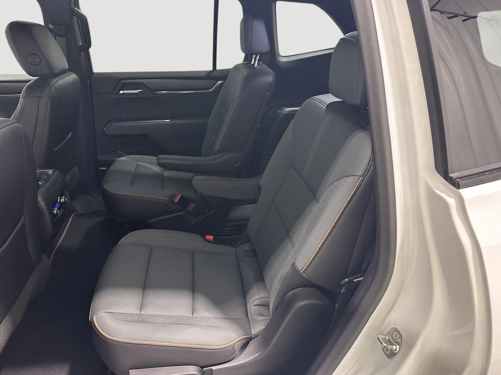 Used 2024 Summit White GMC AT4 image 25