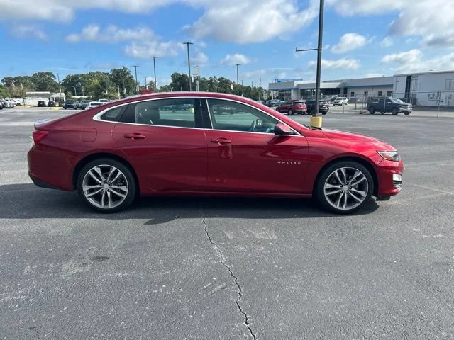 Used 2023 RADIANT RED TINTCOAT Chevrolet LT image 5