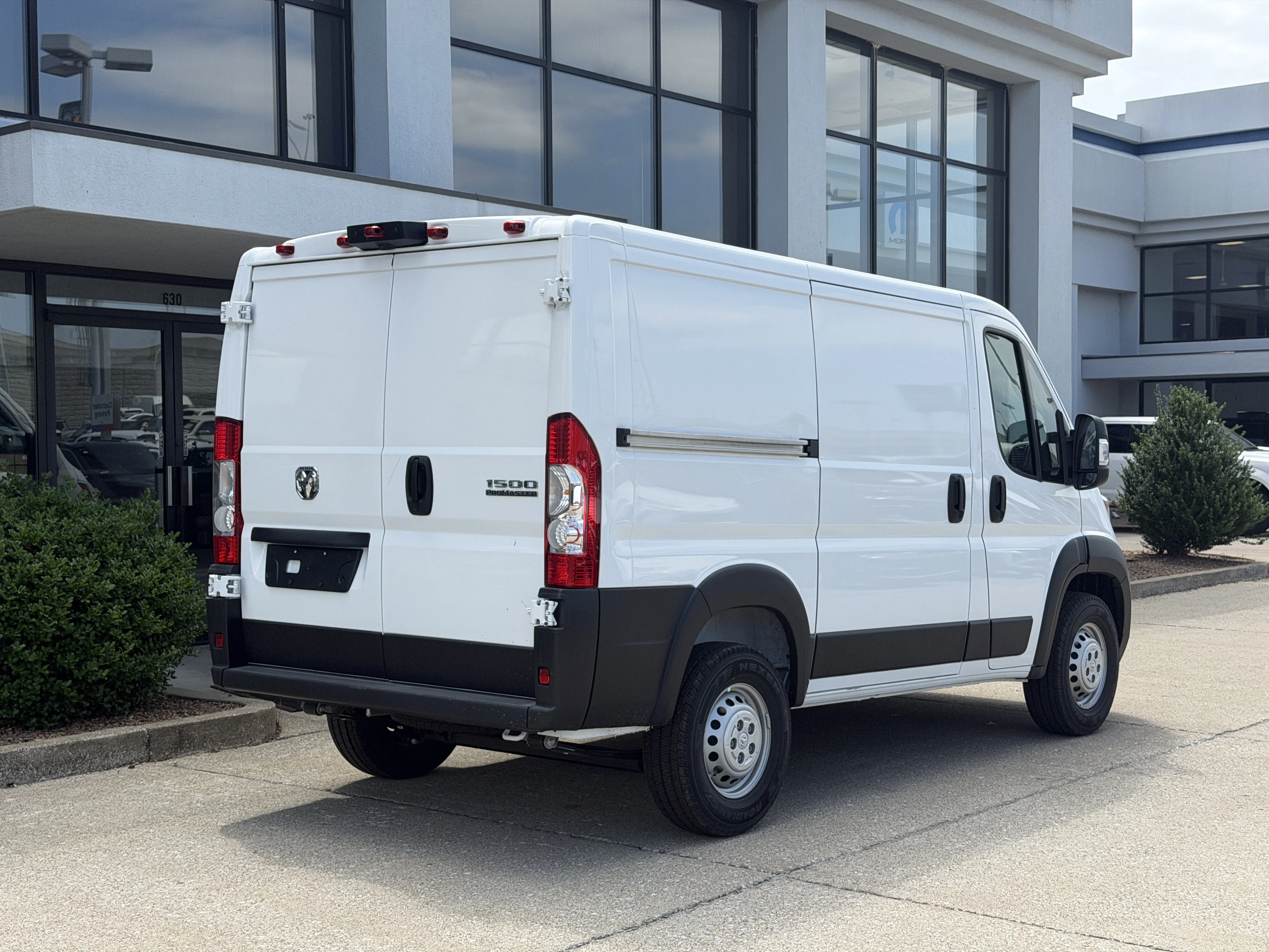 New 2026 Bright White Clear-Coat Exterior Paint RAM Tradesman image 4