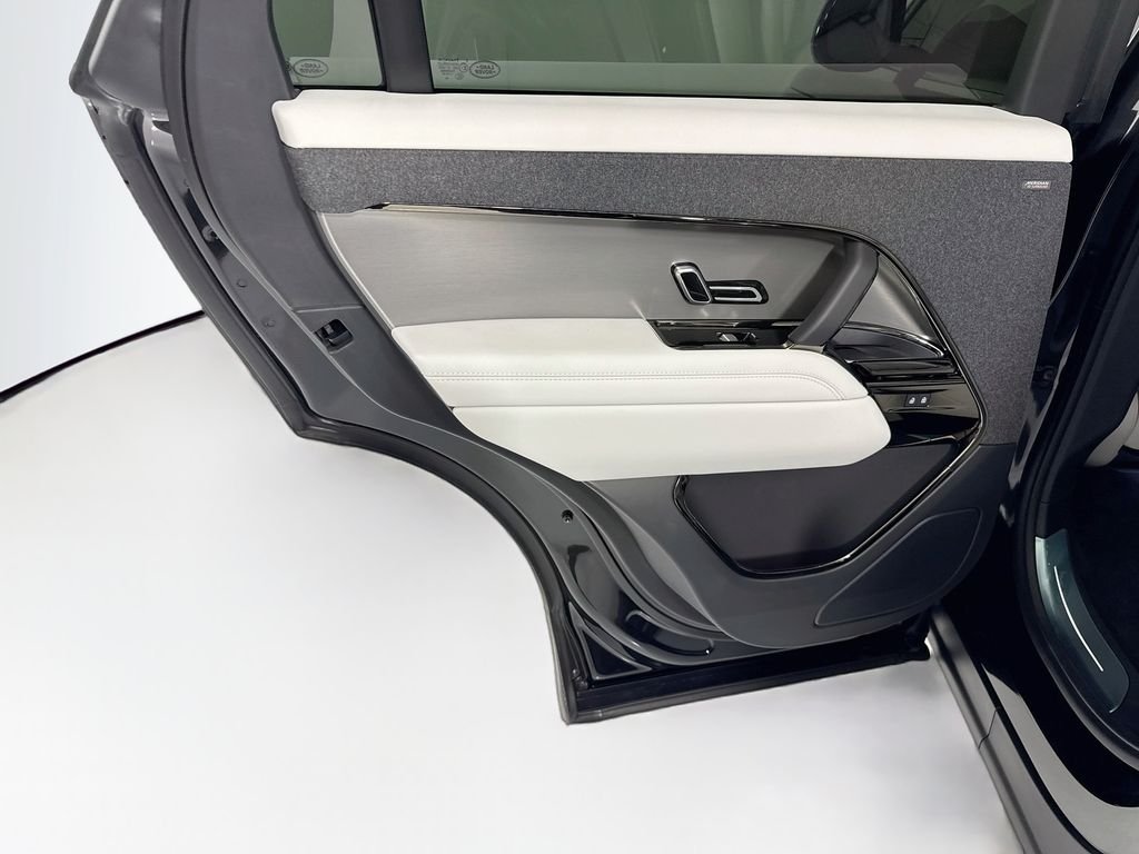 New 2026 Santorini Black Land Rover SE image 27