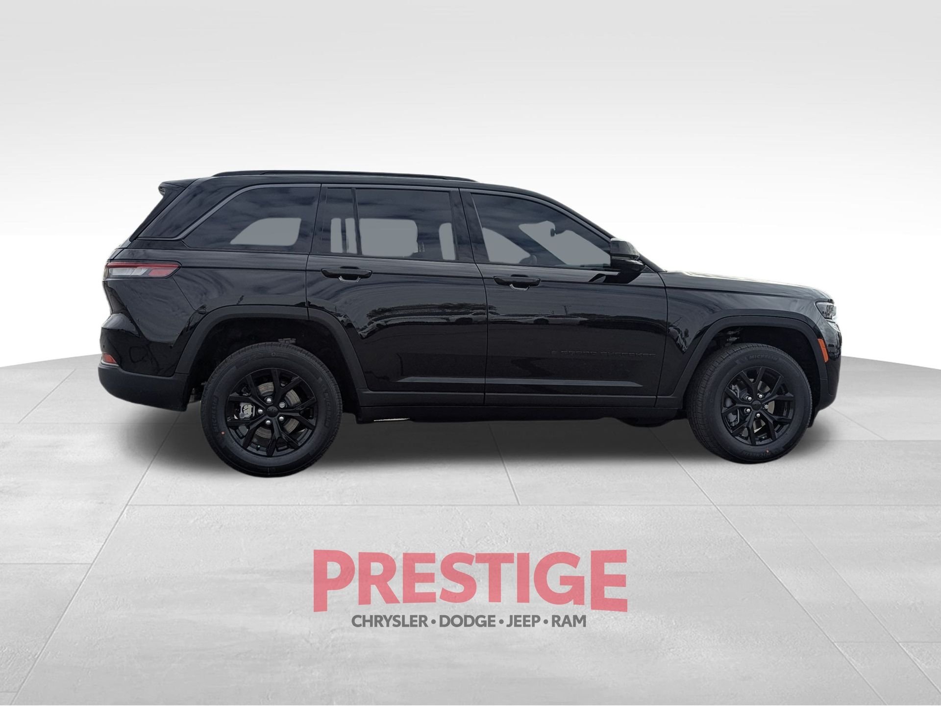 New 2026 Diamond Black Crystal Pearl-Coat Exterior Paint Jeep Altitude image 4