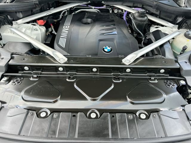 Used 2024 White BMW sDrive40i image 34