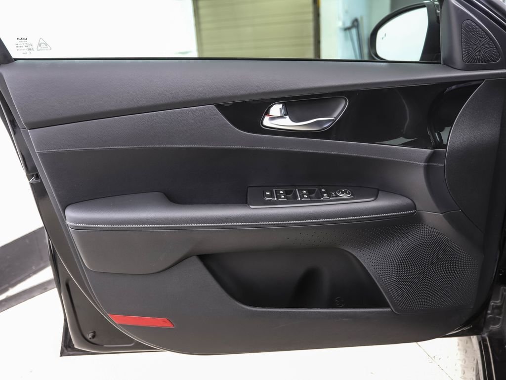 Used 2024 Aurora Black Kia GT-Line image 9