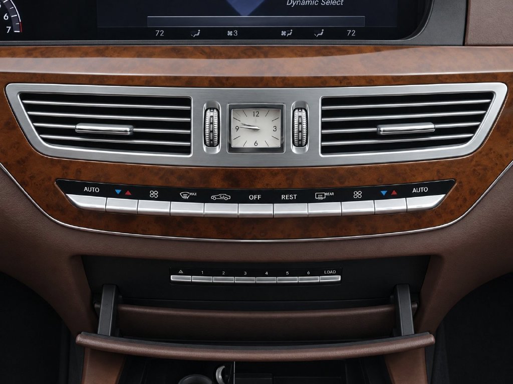 Used 2011 Brown Mercedes-Benz S 550 image 24