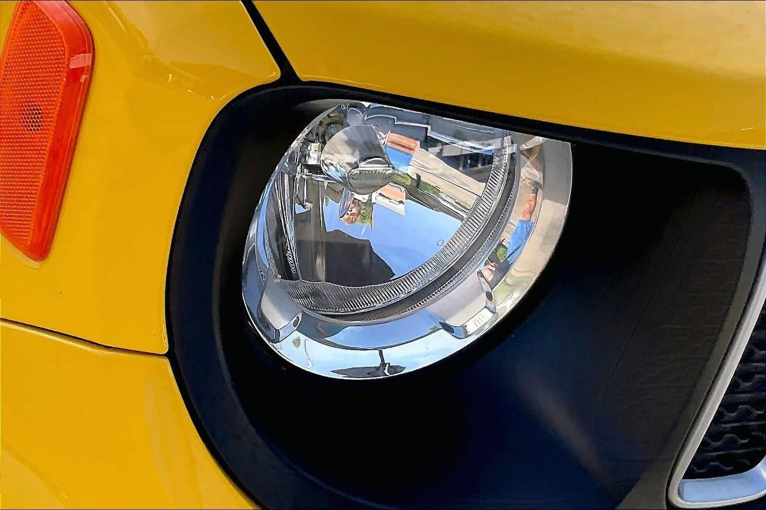 Used 2023 Solar Yellow Clearcoat Jeep Latitude image 27