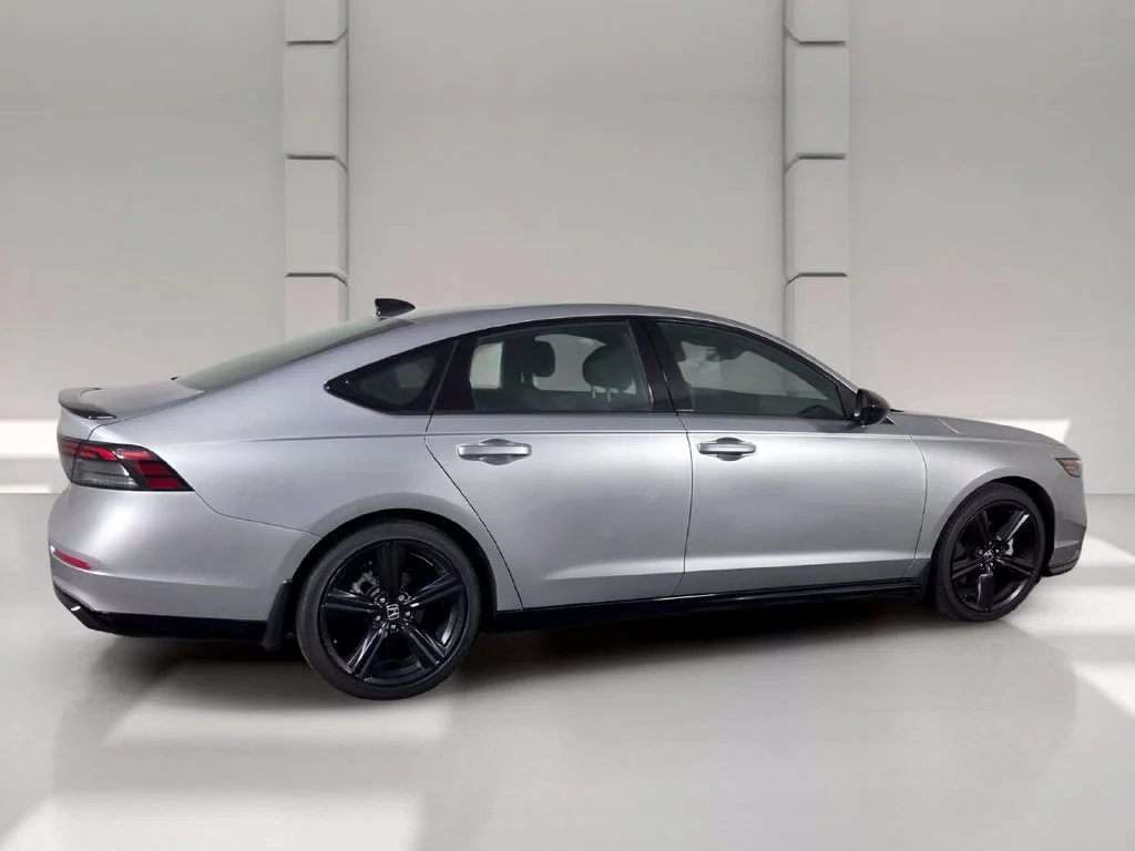 Used 2025 Solar Silver Metallic Honda Sport-L image 4