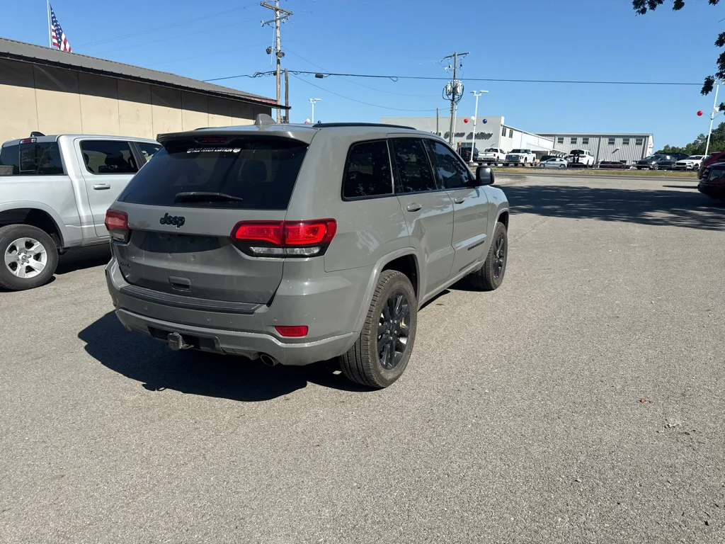 Used 2020 Sting-Gray Clearcoat Jeep Altitude image 3