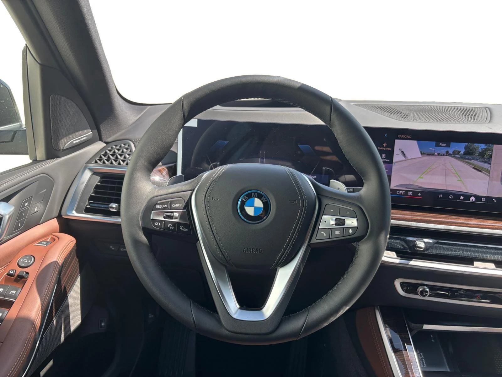 New 2026 Black Sapphire Metallic BMW xDrive50e image 28