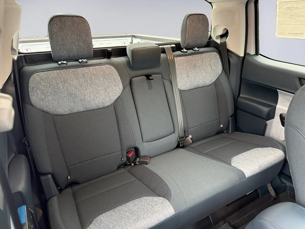 New 2025 Space White Metallic Ford XLT image 18