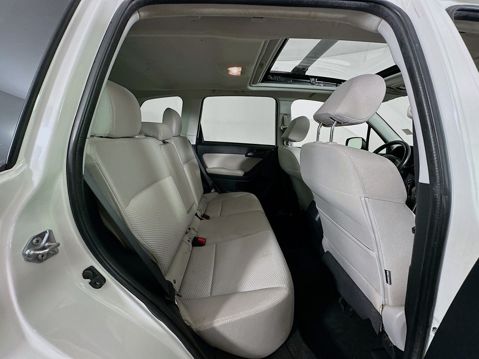 Used 2016 Crystal White Pearl Subaru 2.5i Premium image 26