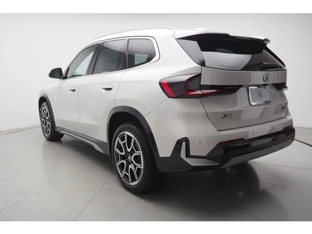 New 2027 Mineral White Metallic BMW xDrive28i image 4