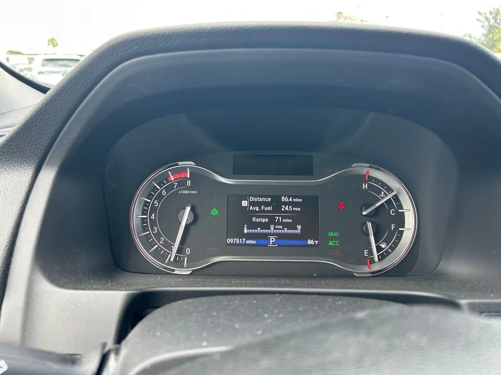 Used 2017  Honda Touring image 32