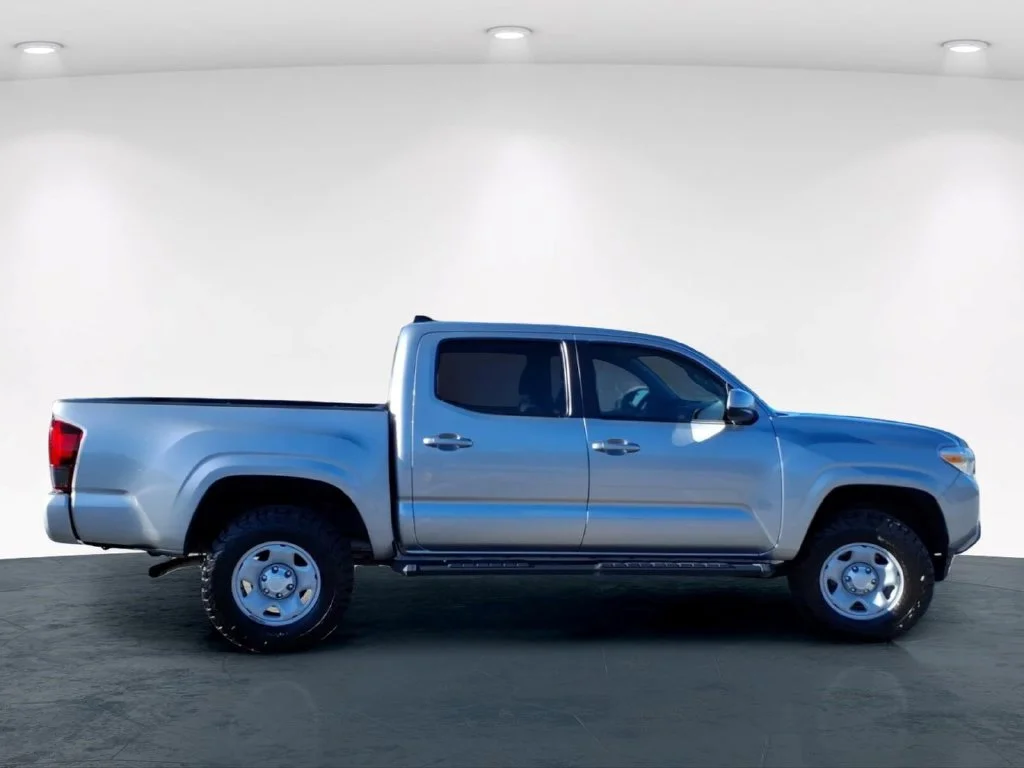 Used 2019 Silver Toyota SR image 7