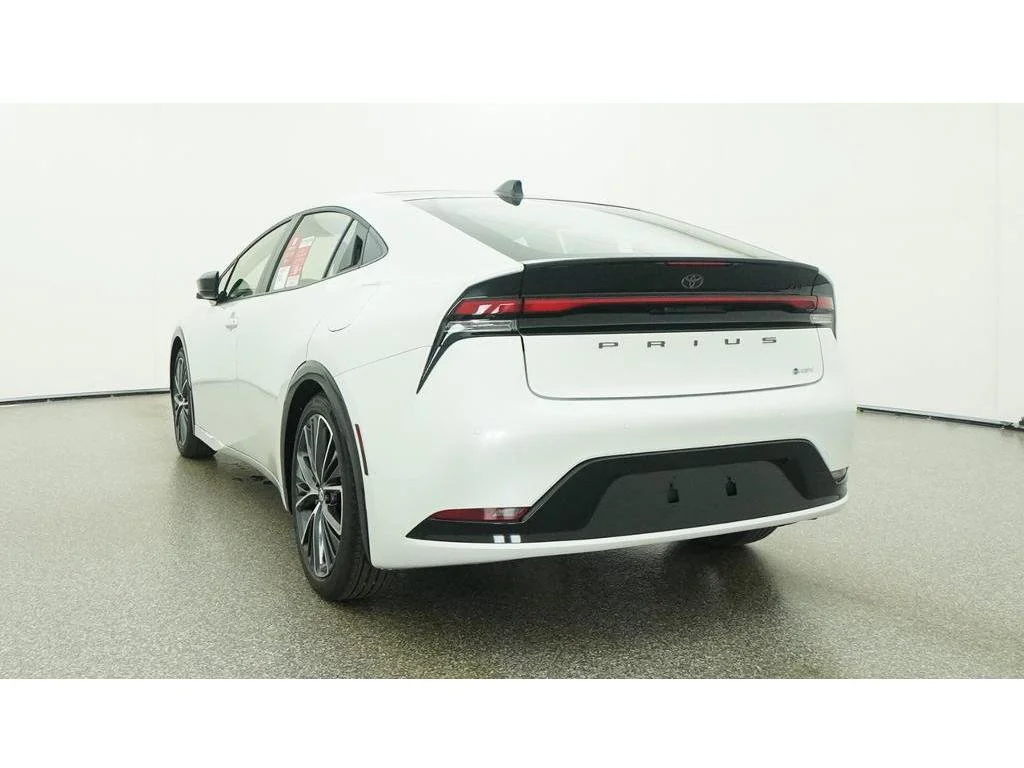 New 2027 Wind Chill Pearl Toyota XLE image 22