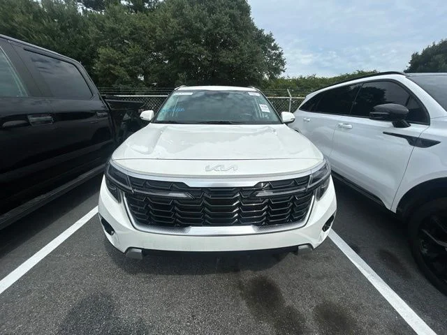 Used 2024 White Kia S image 2