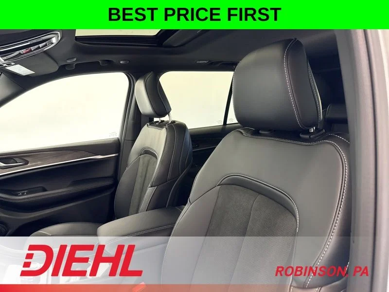 New 2026 Silver Zynith Exterior Paint Jeep Altitude image 19