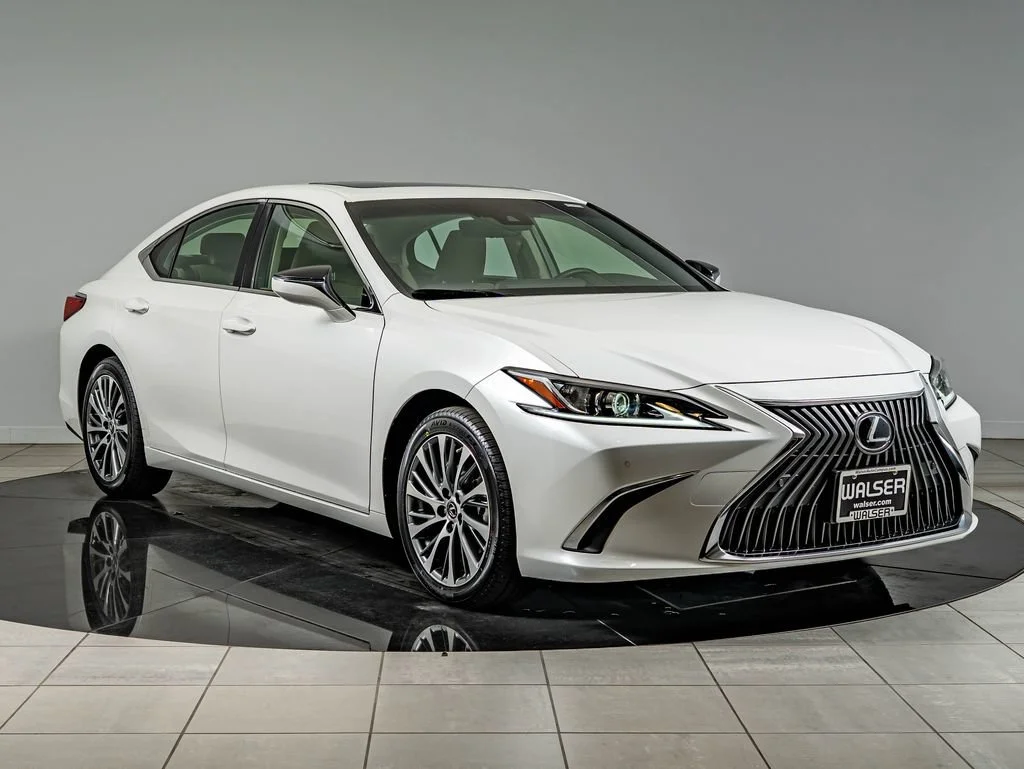 Used 2019 White Pearl Lexus 350 image 3