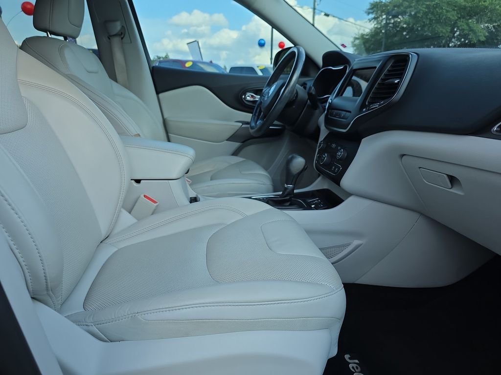 Used 2020 Gray Jeep Latitude Plus image 30