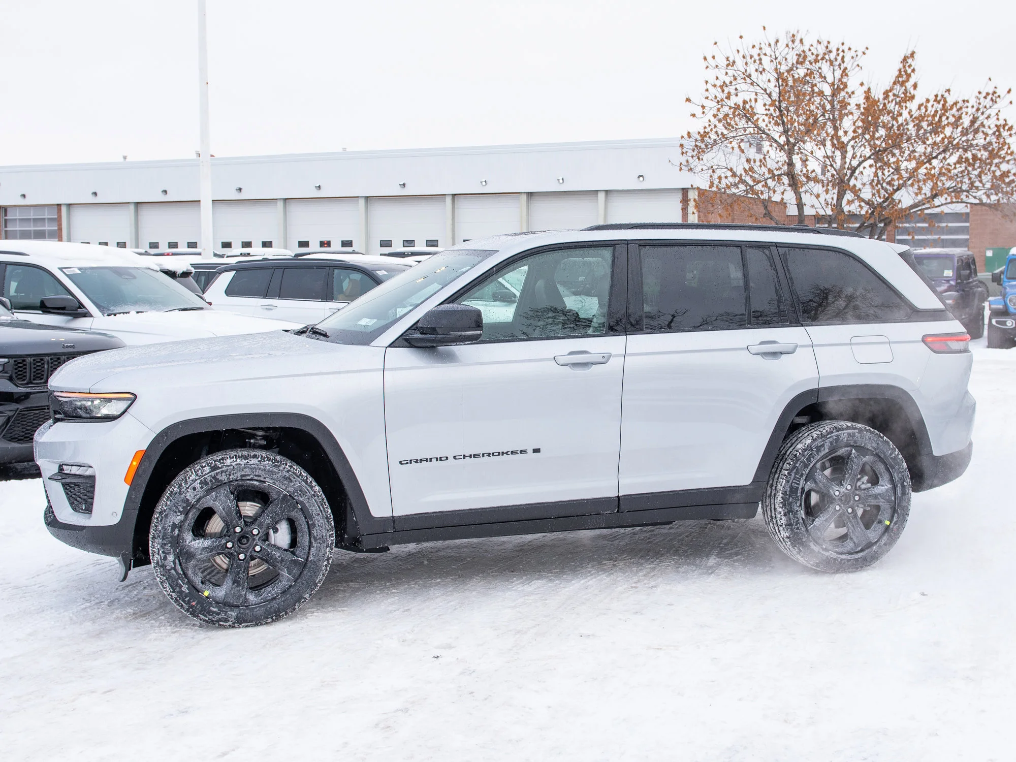 New 2025 Silver Jeep Limited* image 2