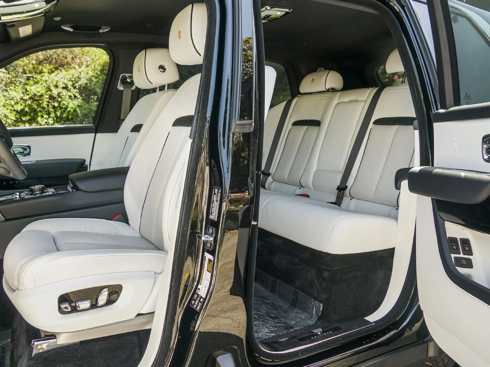 Certified Used 2024 Black Diamond Rolls-Royce  image 23