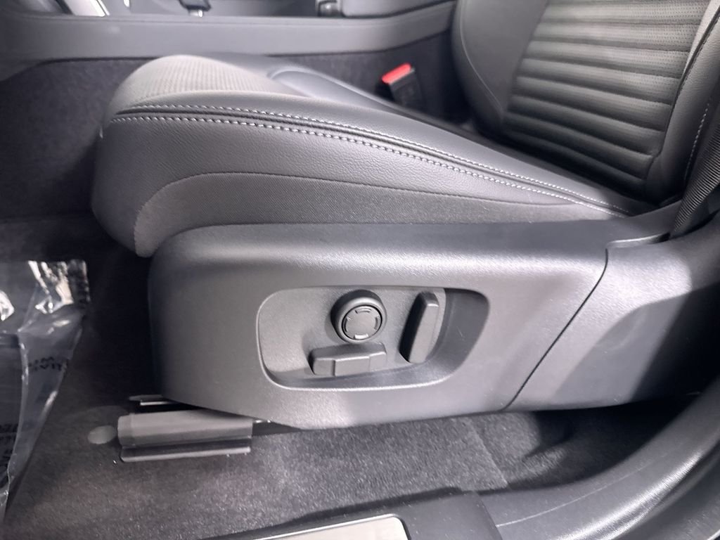 Certified Used 2025 Black Land Rover SE image 12