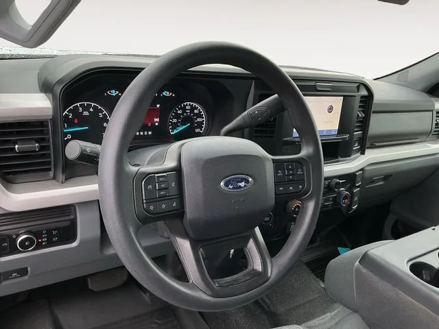 Certified Used 2025 Oxford White Ford XLT image 10