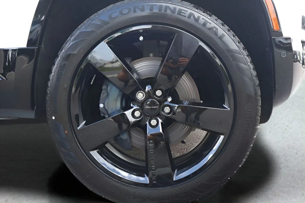 New 2026 Fuji White Land Rover X-Dynamic SE image 29