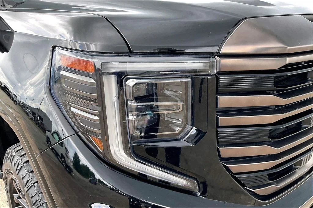 Used 2022 Black GMC AT4X image 33