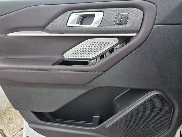 New 2026 Star White Metallic Tri-Coat Ford Platinum™ image 24