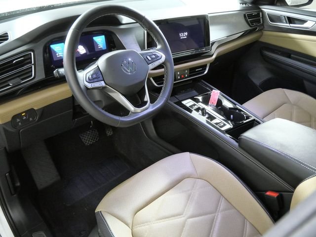 Certified Used 2024  Volkswagen 2.0T SE w/Technology image 4