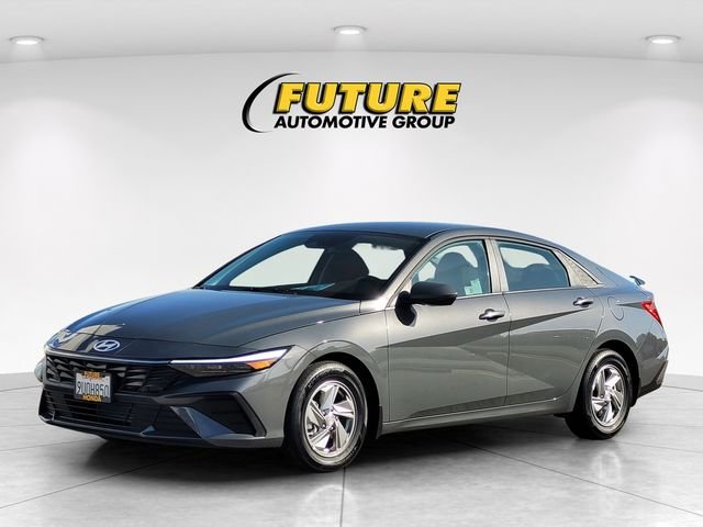 Used 2025 Gray Hyundai SE image 5