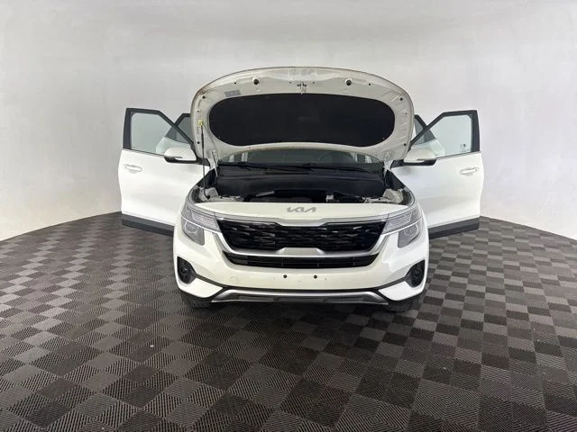 Used 2023 White Kia S image 14