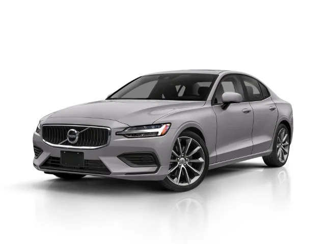 Used 2022 Silver Volvo Momentum image 1