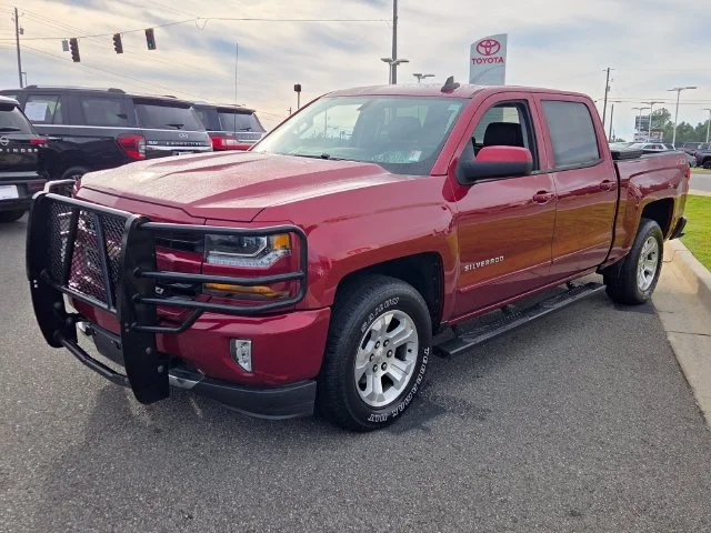 Used 2018 Red Chevrolet LT image 3