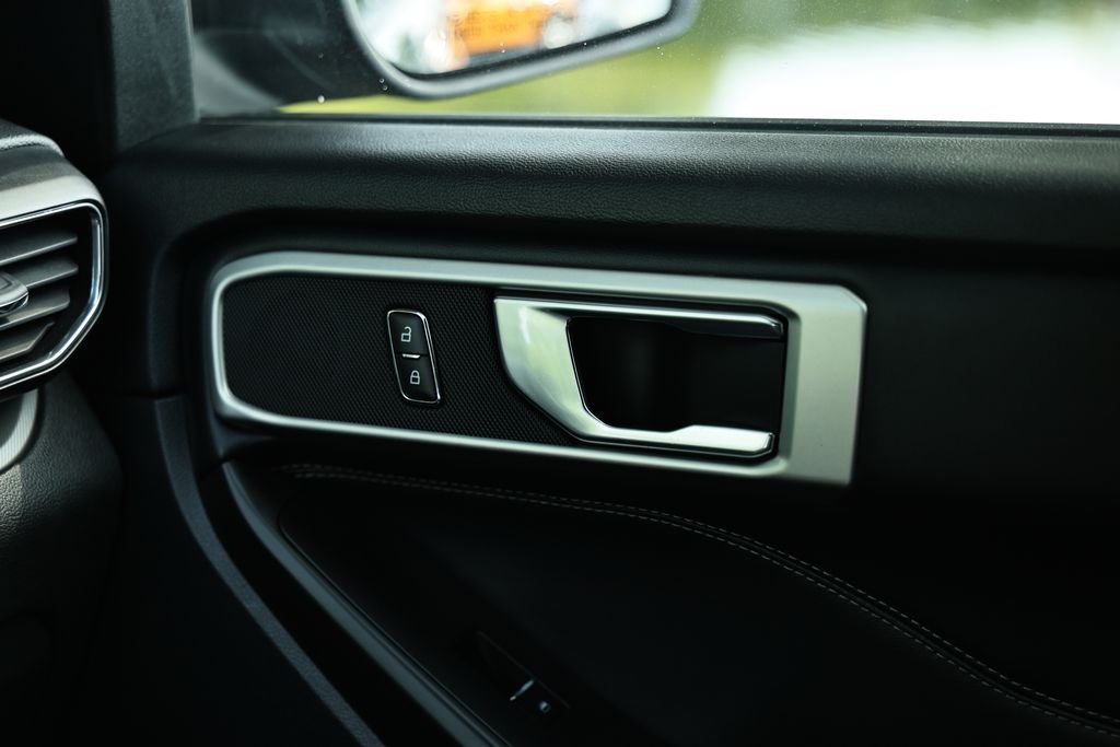 Used 2020 Magnetic Metallic Ford XLT image 39