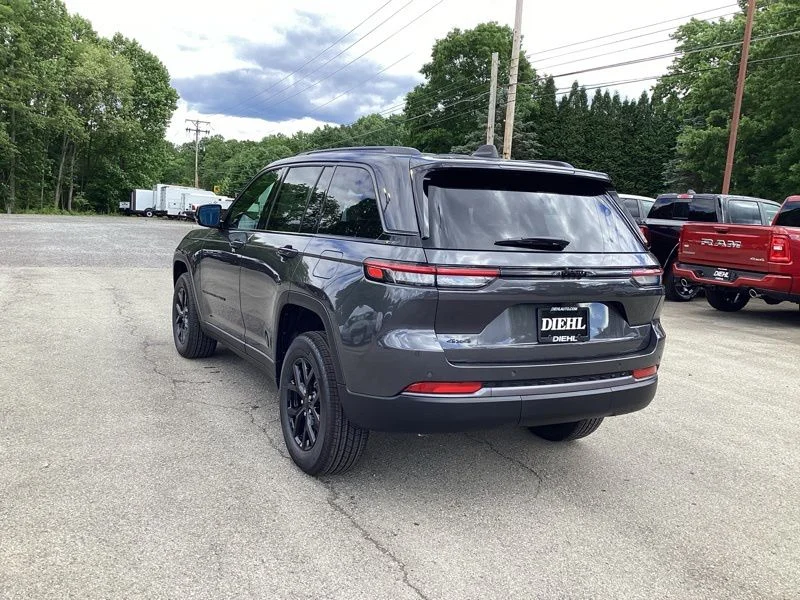 New 2026 Baltic Gray Metallic Clear-Coat Exterior Paint Jeep Laredo Altitude image 5