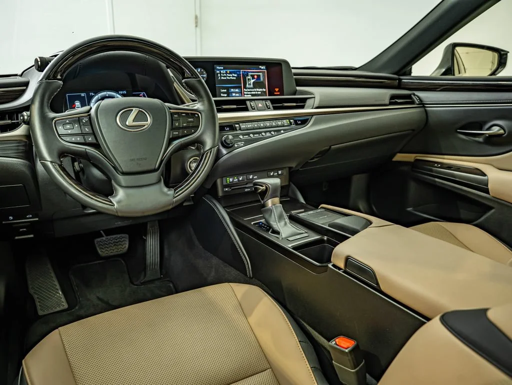 Used 2019 White Pearl Lexus 350 image 33