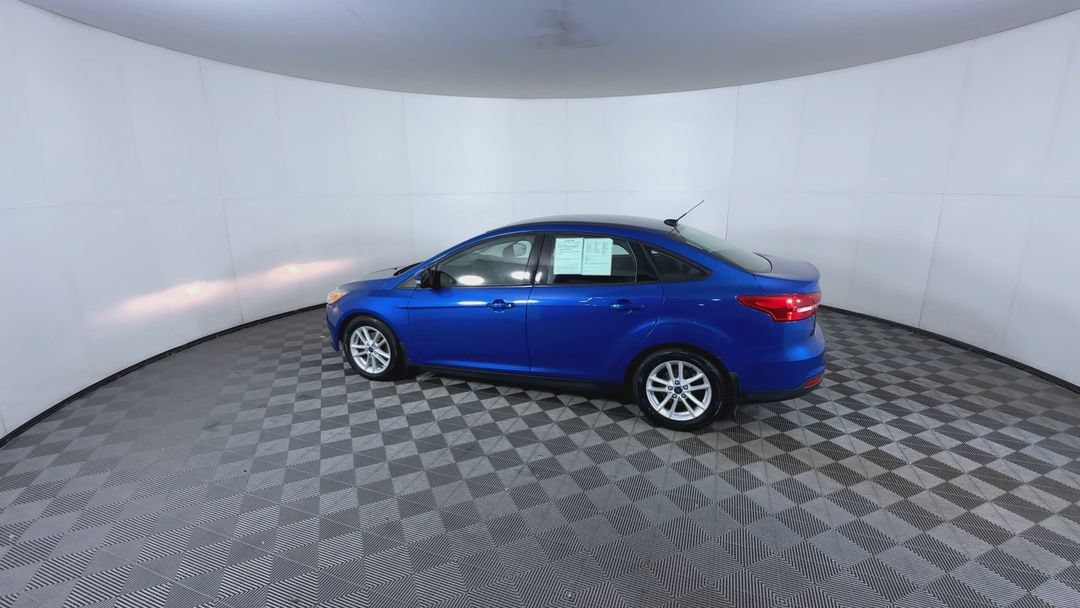 Used 2018 Blue Ford SE image 6