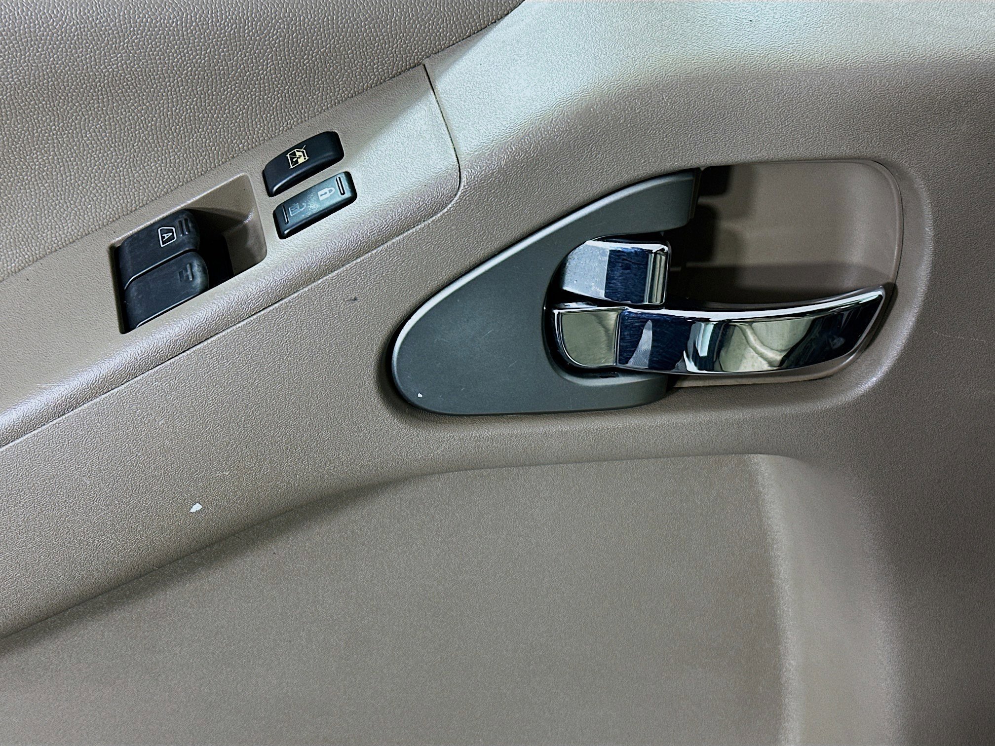 Used 2014 Glacier White Nissan SV image 14