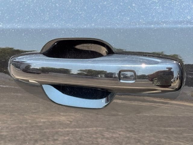 Used 2020 Black Volvo T6 Momentum image 13