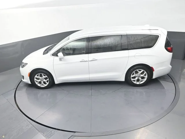 Used 2018 White Chrysler Touring Plus image 24